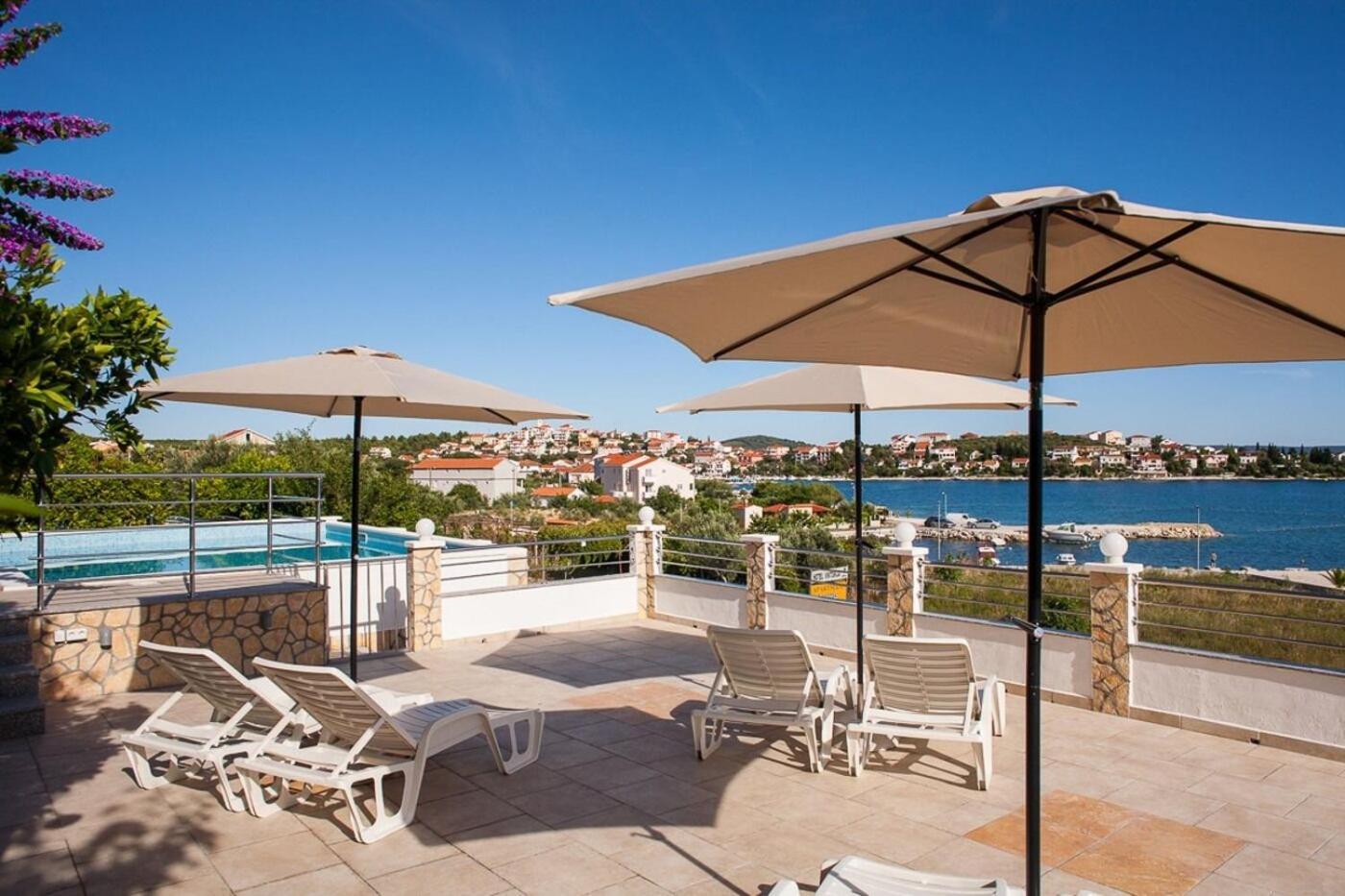 Apartments Rose - 30 M From The Beach Сегет-Враница Экстерьер фото