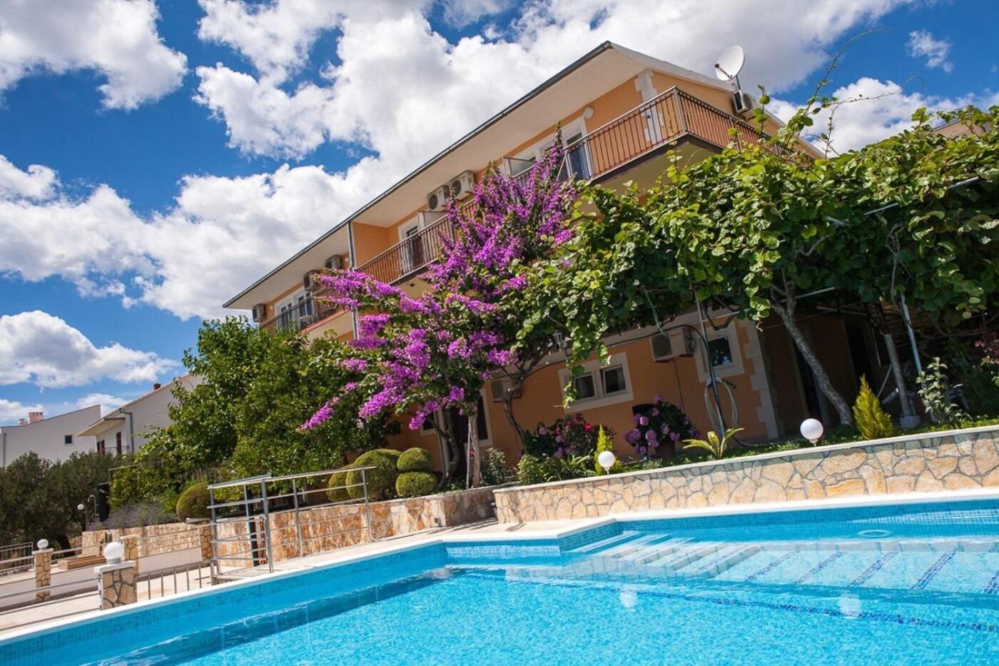Apartments Rose - 30 M From The Beach Сегет-Враница Экстерьер фото
