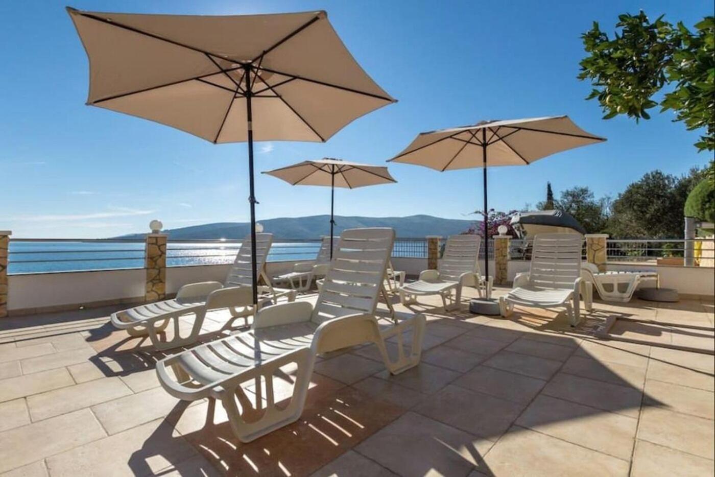 Apartments Rose - 30 M From The Beach Сегет-Враница Экстерьер фото