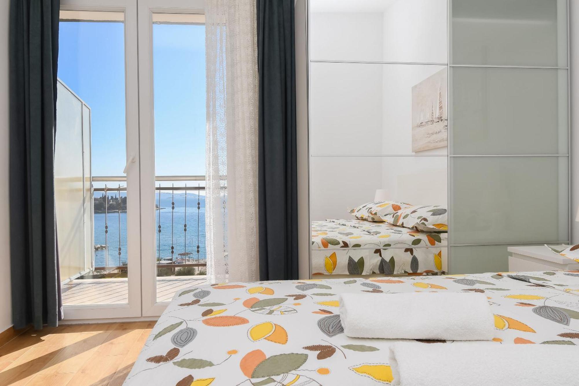 Apartments Rose - 30 M From The Beach Сегет-Враница Экстерьер фото