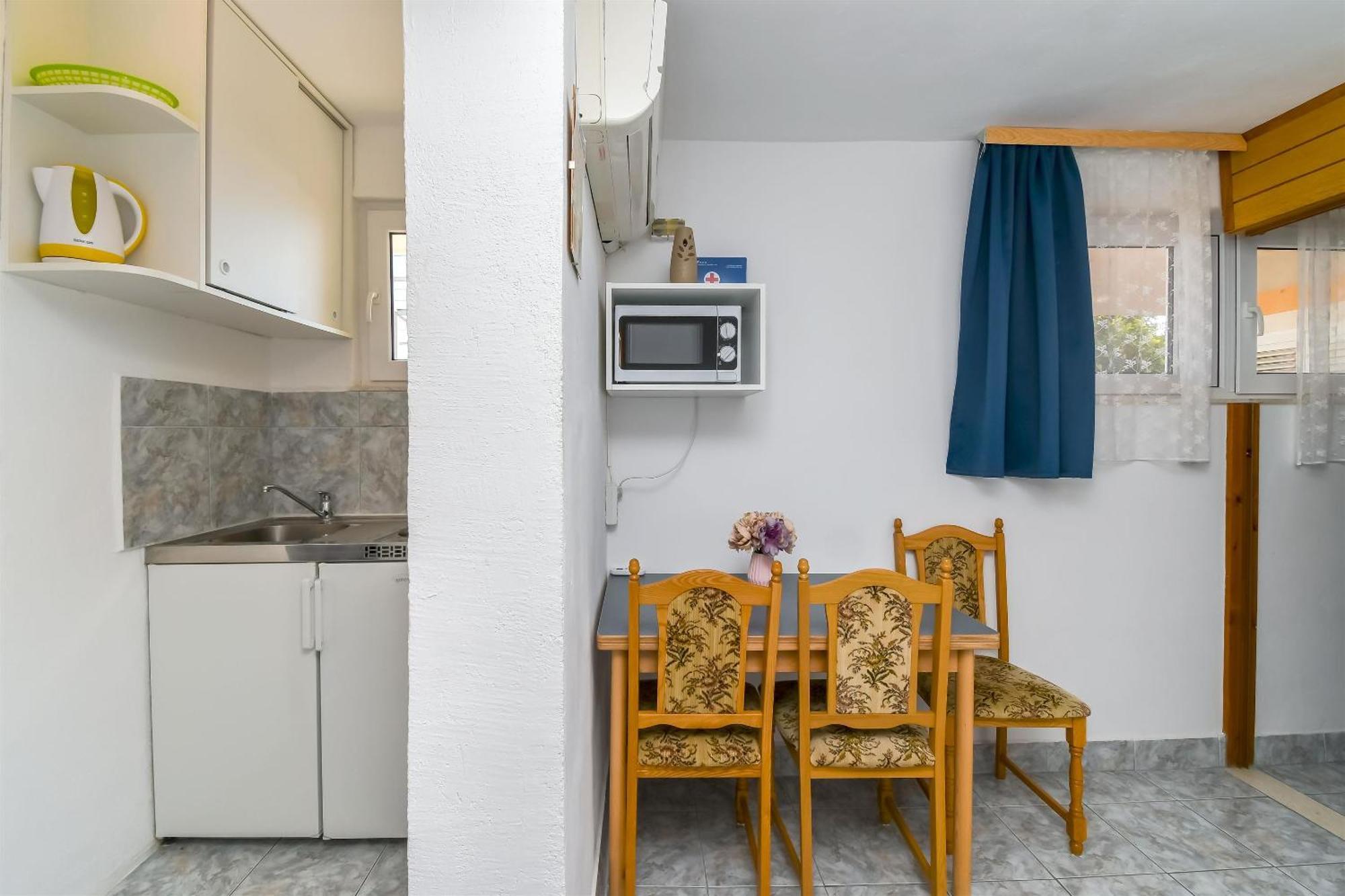 Apartments Rose - 30 M From The Beach Сегет-Враница Экстерьер фото